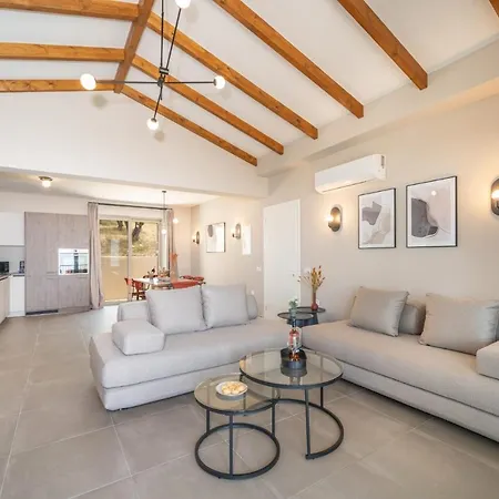 Vilă Katoikia Mia By