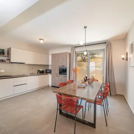 Katoikia Mia By * Simotáta